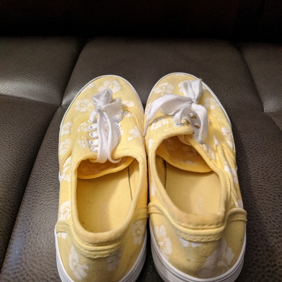 YELLOW FLORAL SNEAKERS SIZE 7 WOMAN'S - Picture 4 of 4